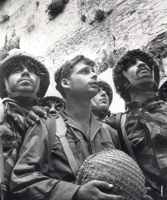paratrooper-western-wall-source